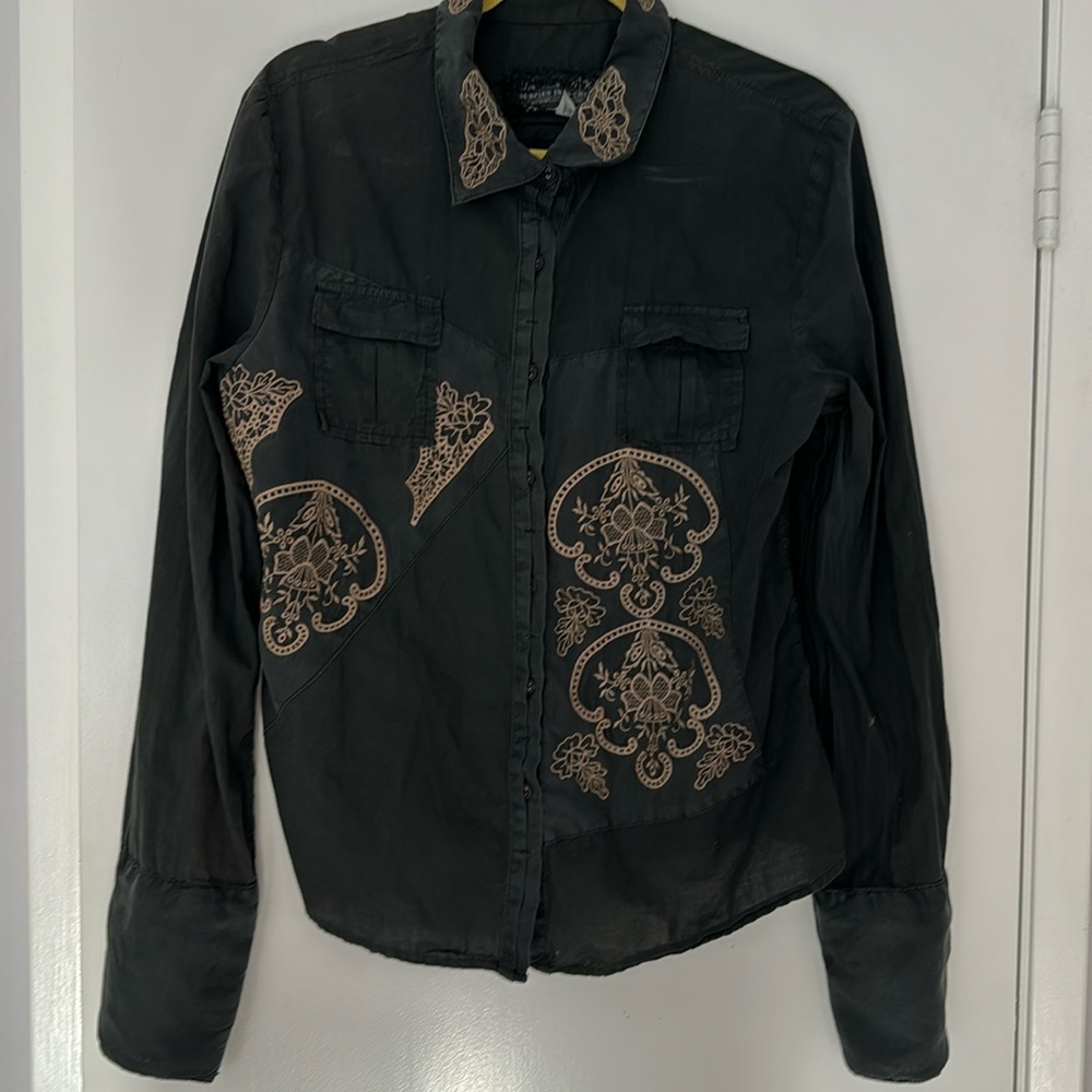 Da Nang l black shirt